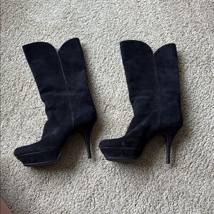 Yves Saint Laurent Midcalf Suede Boots